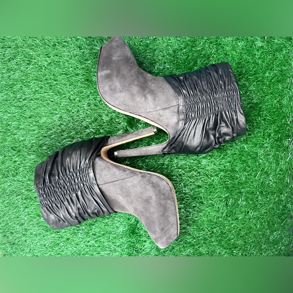 L.A.M.B heels‎ size 6M